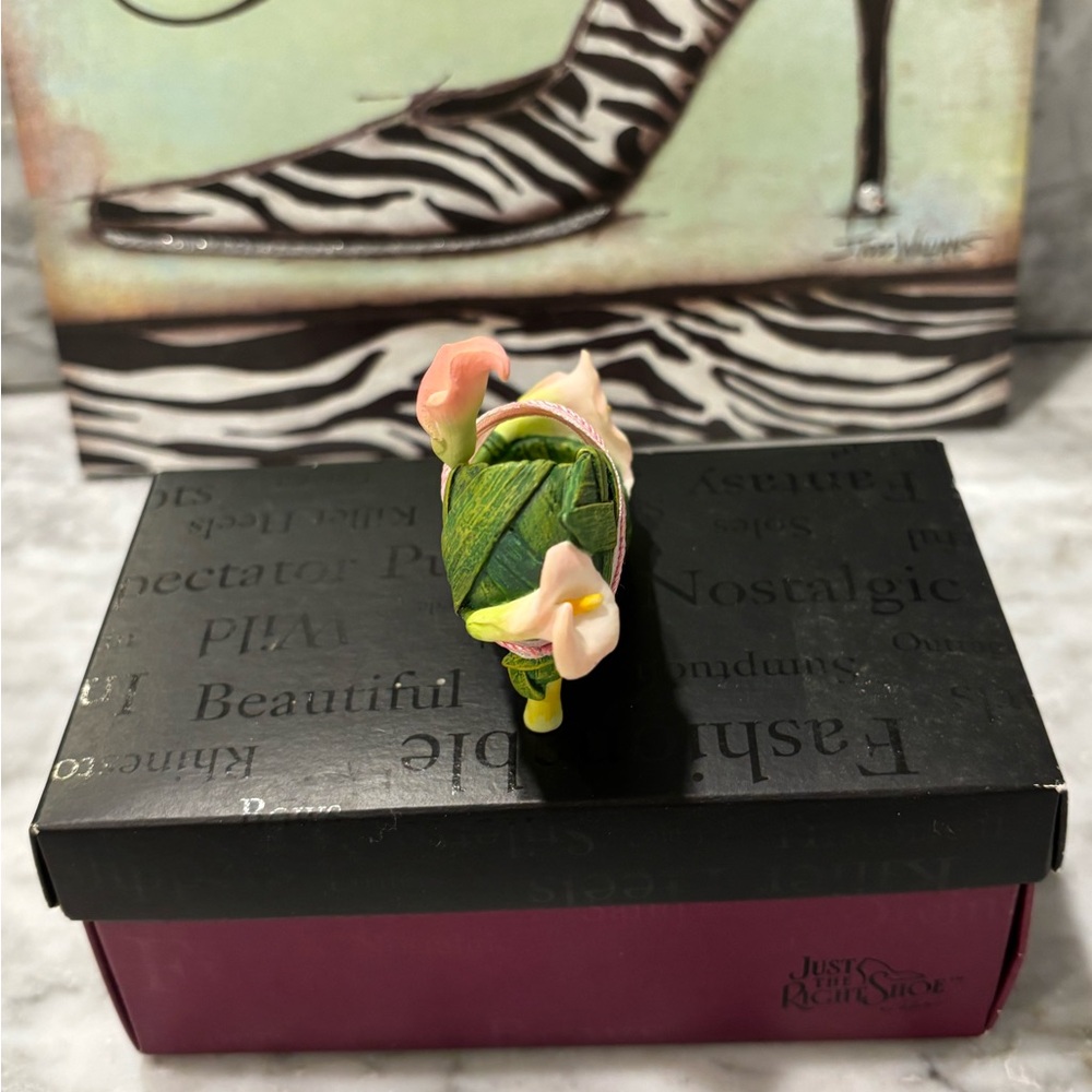 Vintage❤️Collectible: Just The Right Shoe Collectible - Picture 4 of 13